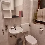 In Zentrumsnaehe Mit Balkon By Interhome * بولا