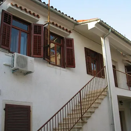 In Zentrumsnaehe Mit Balkon By Interhome