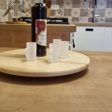 In Zentrumsnaehe Mit Balkon By Interhome Appartamento Pola