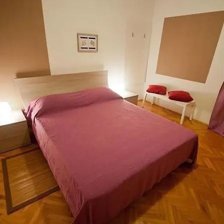 In Zentrumsnaehe Mit Balkon By Interhome Appartement