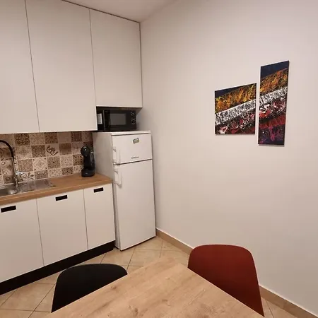 In Zentrumsnaehe Mit Balkon By Interhome Pula