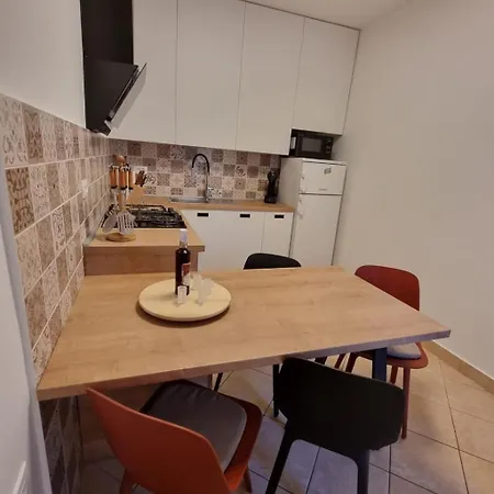 In Zentrumsnaehe Mit Balkon By Interhome Appartamento *