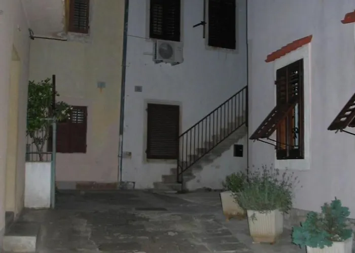 Lägenhet In Zentrumsnaehe Mit Balkon By Interhome