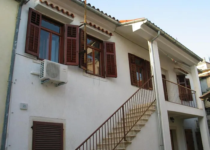 In Zentrumsnaehe Mit Balkon By Interhome