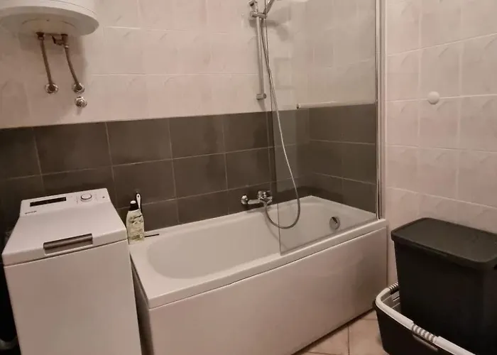 In Zentrumsnaehe Mit Balkon By Interhome Lägenhet Pula