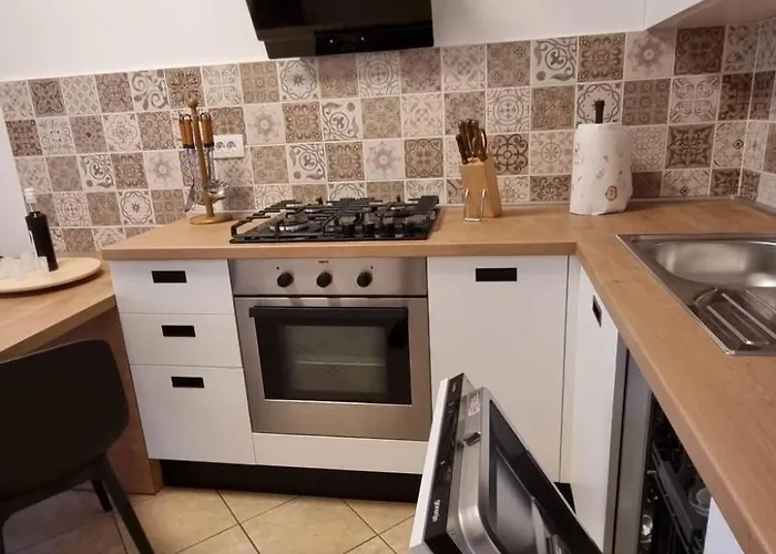 In Zentrumsnaehe Mit Balkon By Interhome Pula