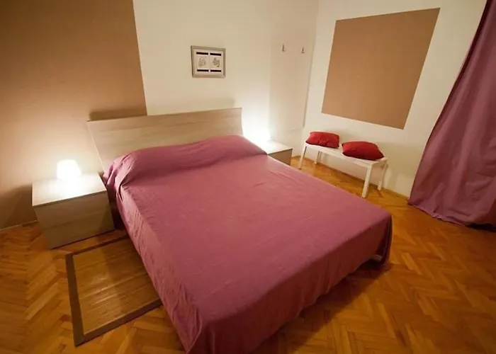 In Zentrumsnaehe Mit Balkon By Interhome Lägenhet