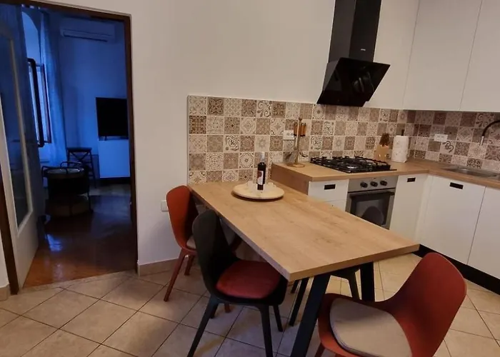 Daire In Zentrumsnaehe Mit Balkon By Interhome Pula