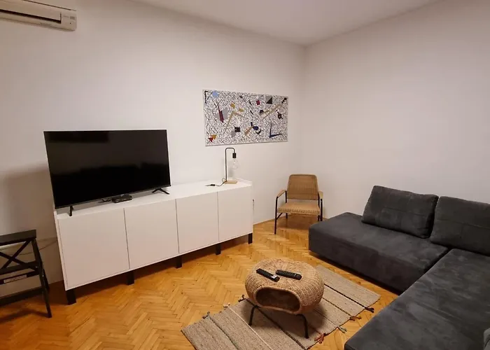 In Zentrumsnaehe Mit Balkon By Interhome * Pula