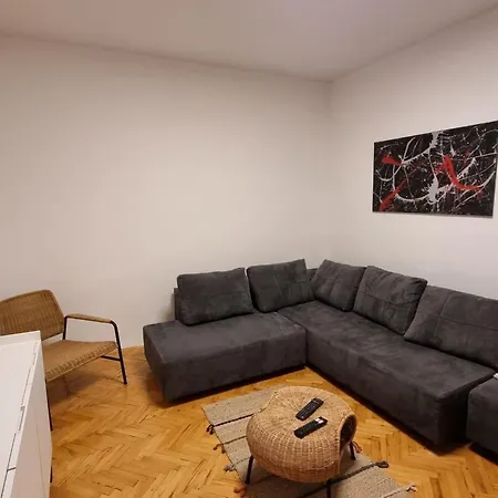 In Zentrumsnaehe Mit Balkon By Interhome Apartament Pula