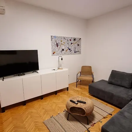 In Zentrumsnaehe Mit Balkon By Interhome * Pula